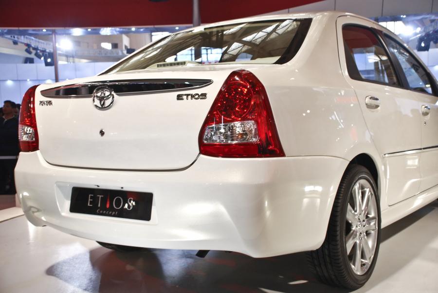  Toyota Etios Concept 2010 года  (фото 8 из 10)